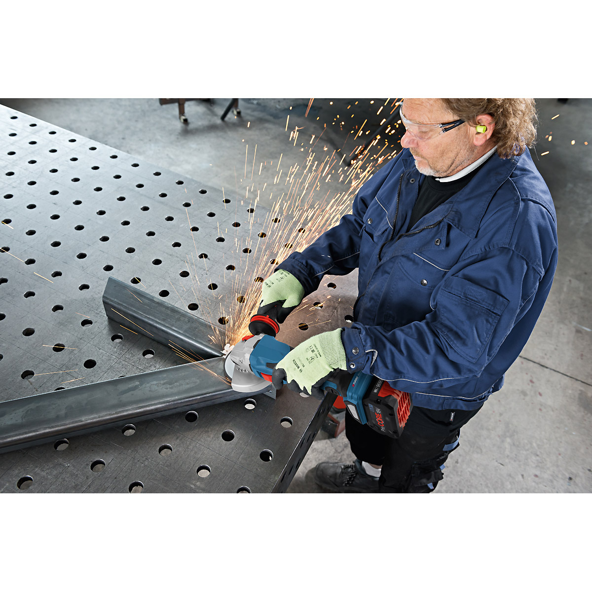 Bosch Akku-Winkelschleifer BITURBO GWS 18V-15 C, Solo Version, Zusatzhandgriff, L-BOXX