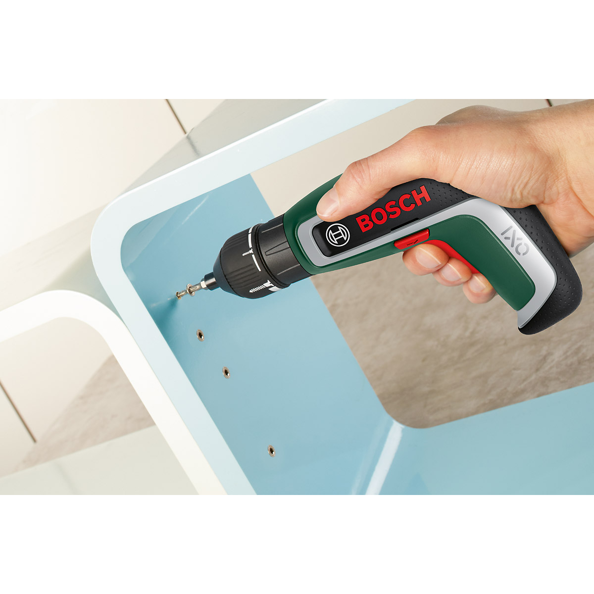 Bosch Akku-Schrauber IXO 7 mit 10 Stand. Bits u. Aufbewahrungsbox