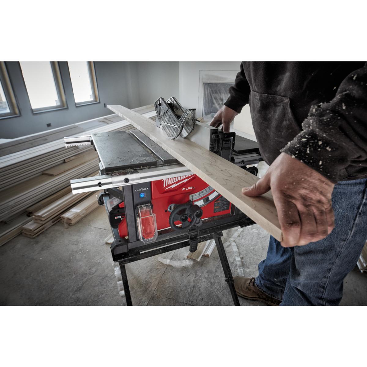 Milwaukee FUEL Akku-Tischkreissäge M18 FTS210-121B
