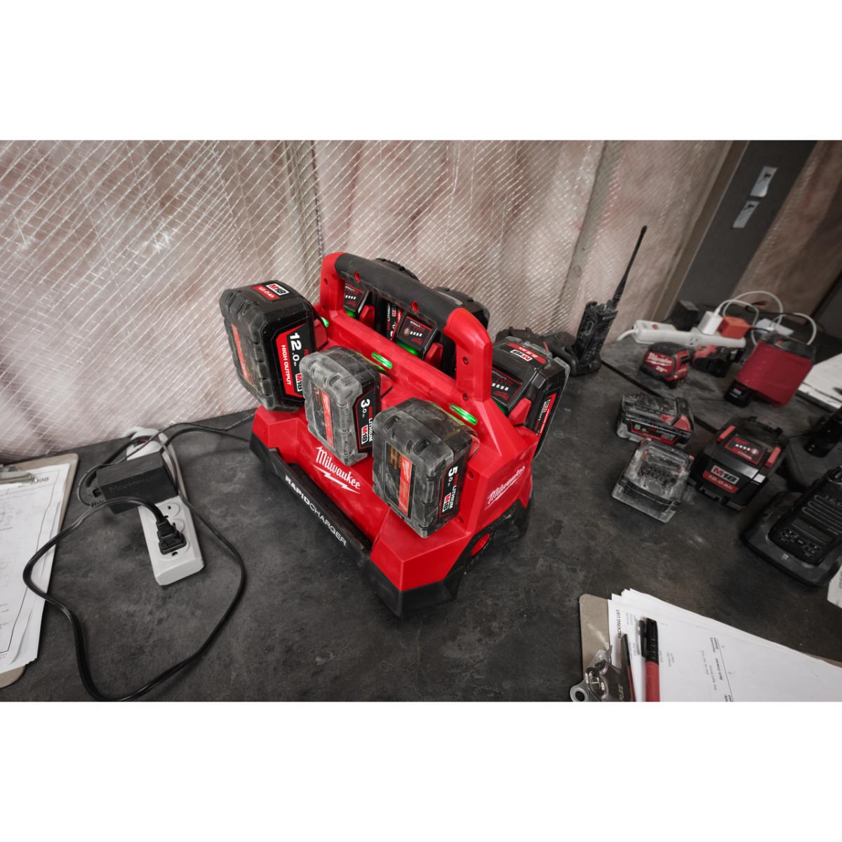 Milwaukee PACKOUT 6-fach Ladegerät M18 PC6