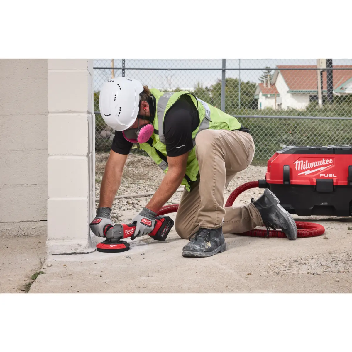 Milwaukee 115 und 125mm Schleifabsaughaube für M18 Winkelschleifer und AG(V) 12, AGV 15 DSG125