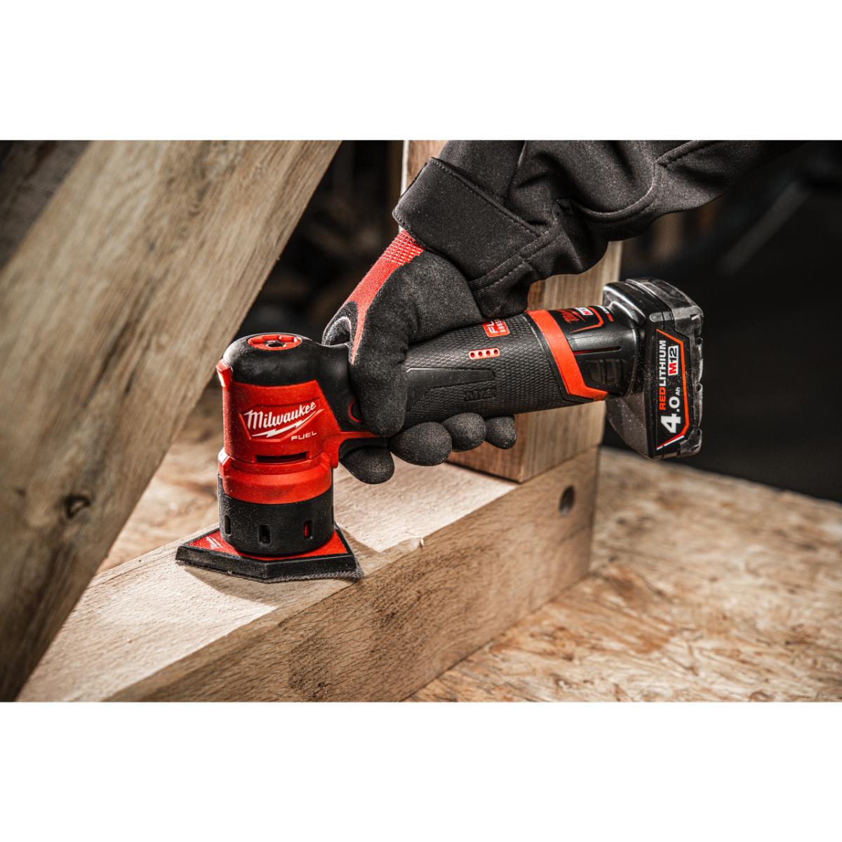 Milwaukee FUEL Akku-Exzenterschleifer M12 FDSS-422X
