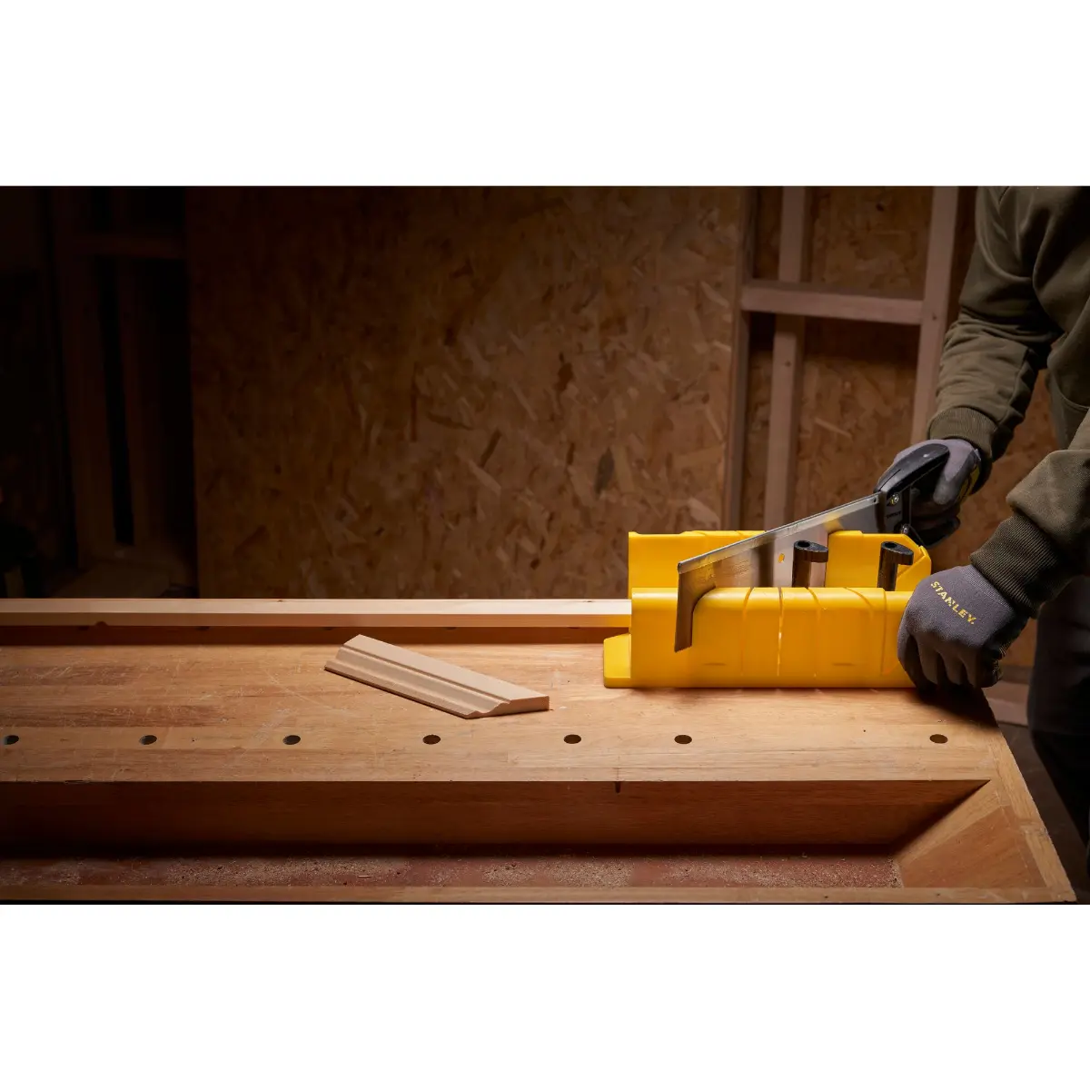 STANLEY Gehrungslade Ku. mit Säge 300 x 130 x 80 mm Integrierter Sägenstop