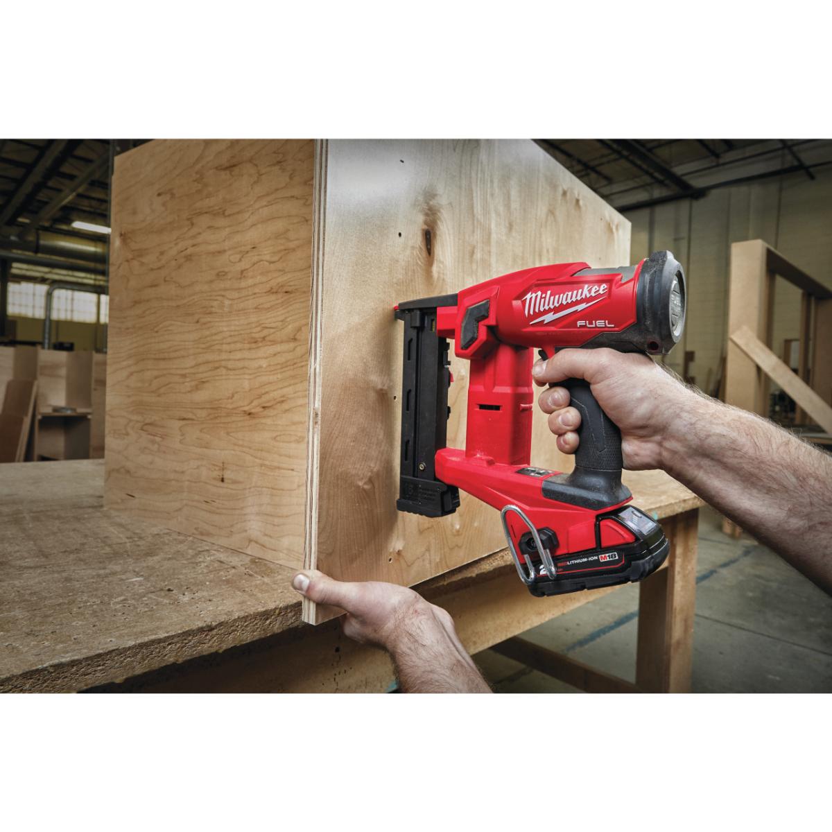Milwaukee FUEL Akku-Tacker M18 FNCS18GS-202X