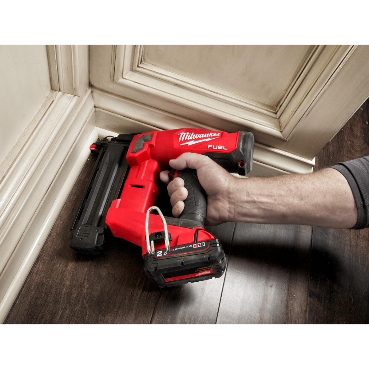 Milwaukee FUEL Akku-Nagler M18 FN18GS-202X