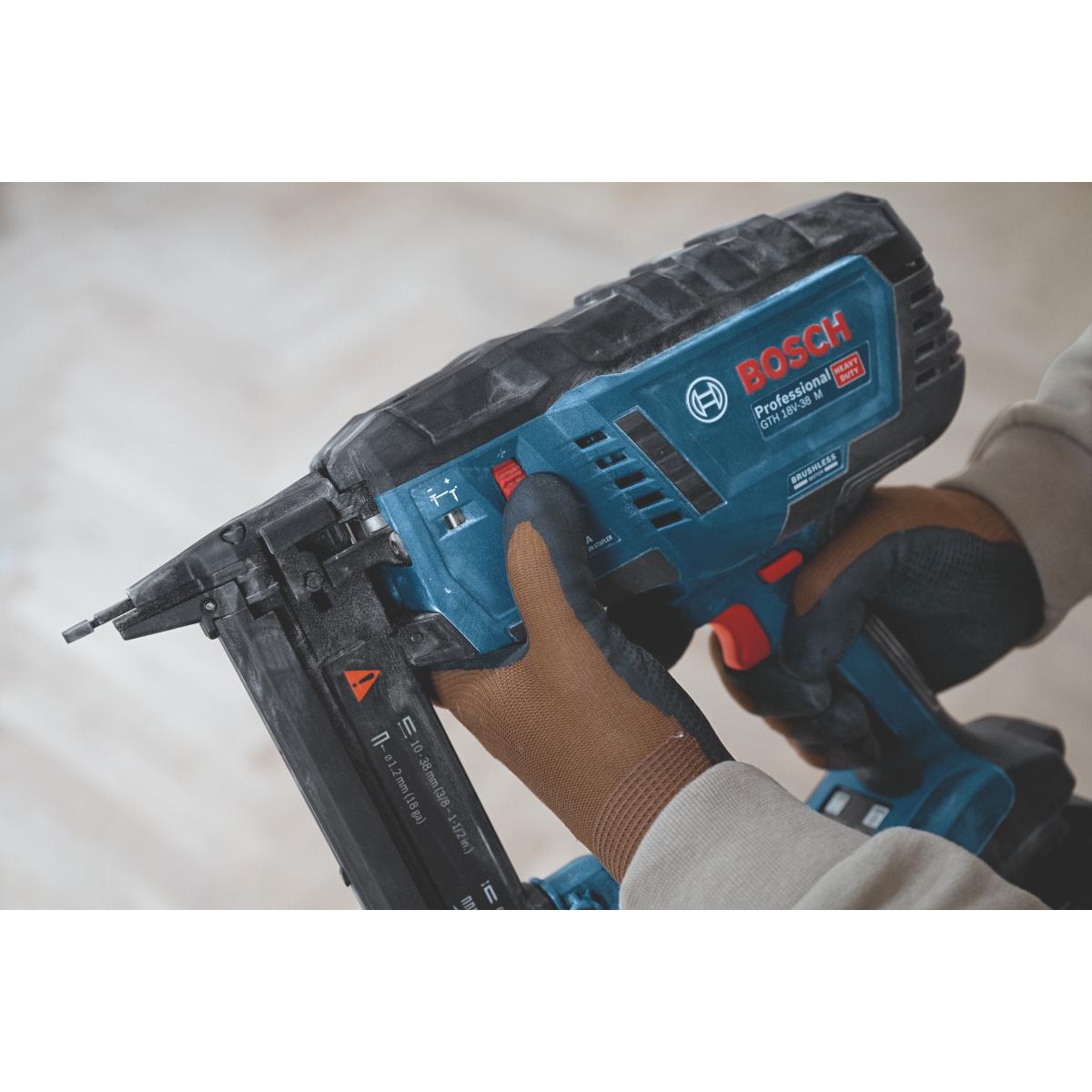 Bosch Akku-Holzklammerer GTH 18V-38 M solo