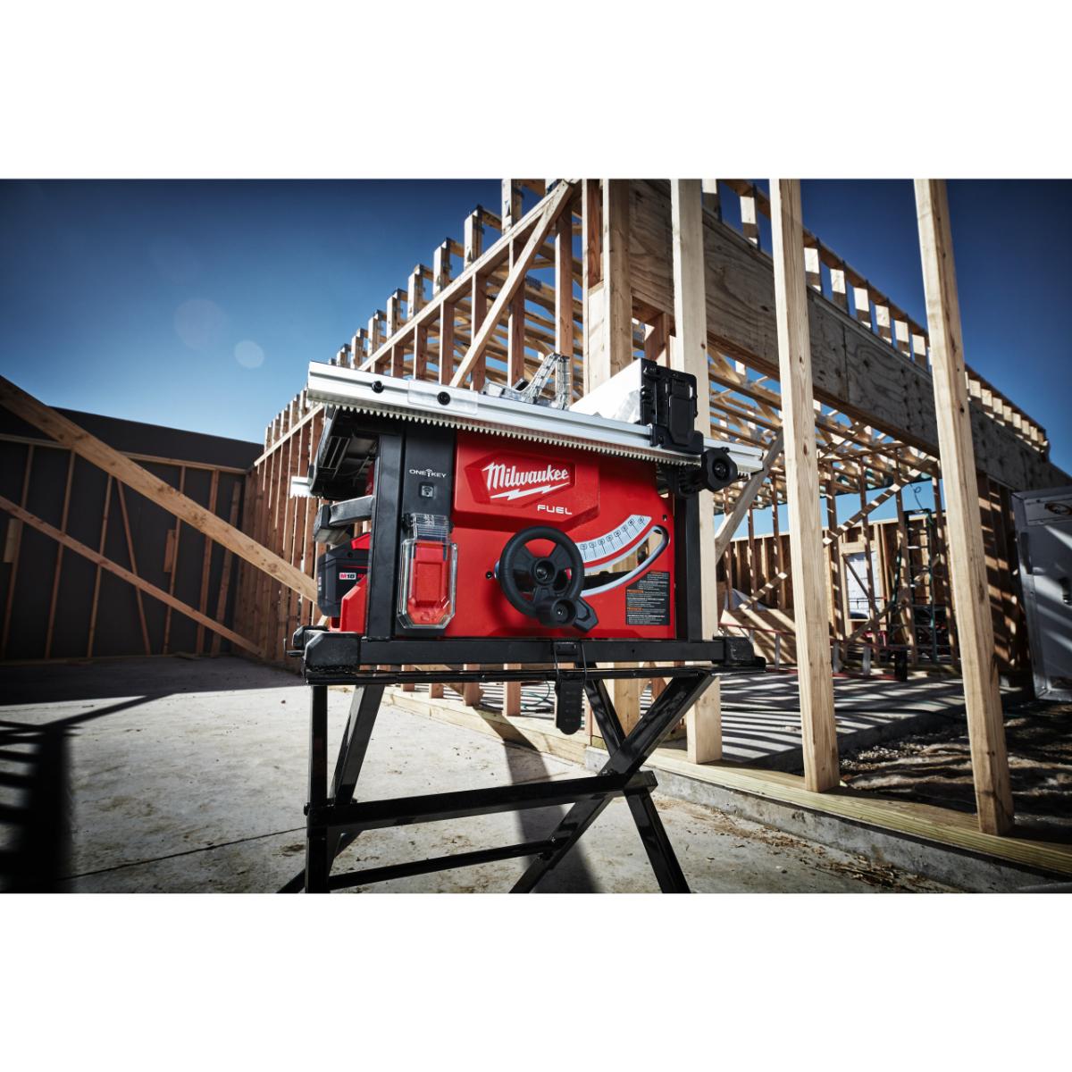 Milwaukee FUEL Akku-Tischkreissäge M18 FTS210-121B