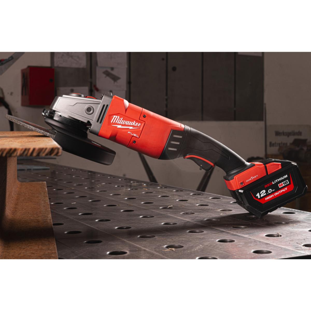 Milwaukee FUEL Akku-Winkelschleifer M18 ONEFLAG230XPDB-0C