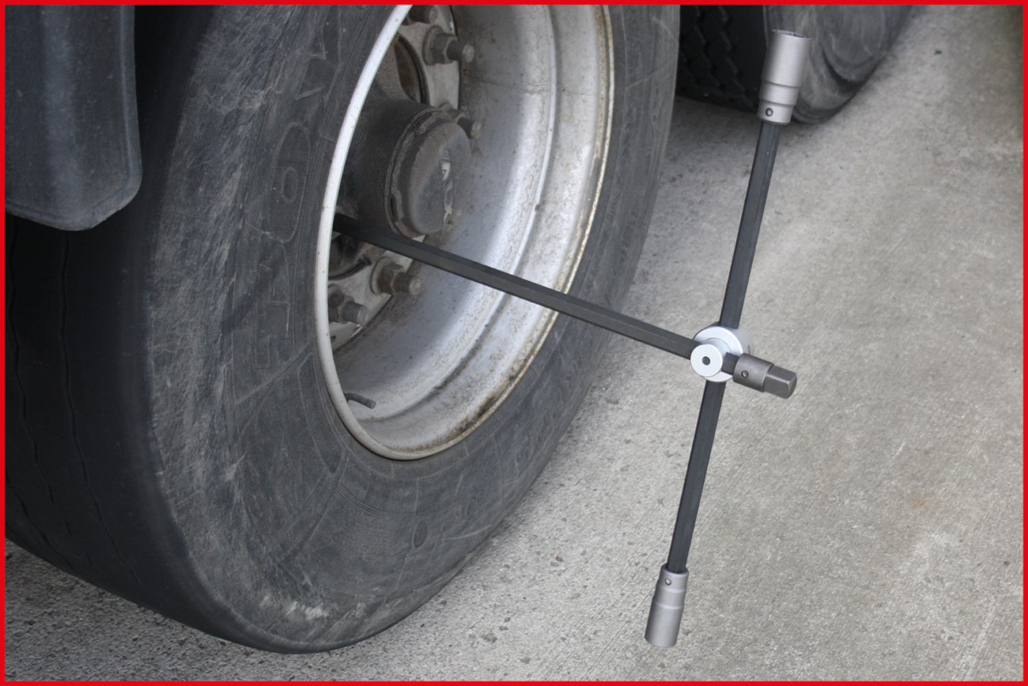 KS Tools Rad-Kreuzschlüssel mit Gleitgelenk für NKW, 3/4"x24x27x32mm