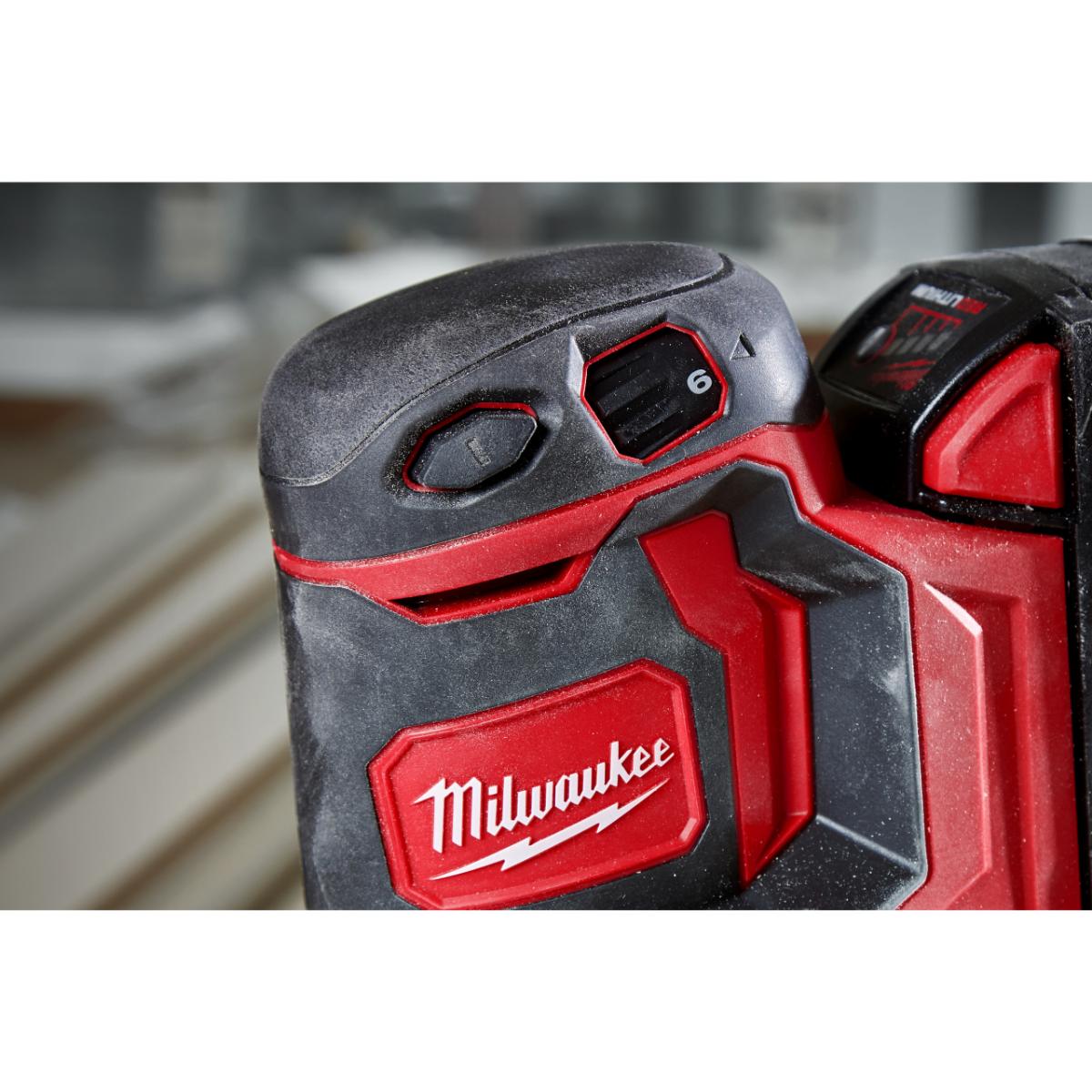 Milwaukee Akku Exzenterschleifer M18 BOS125-502B