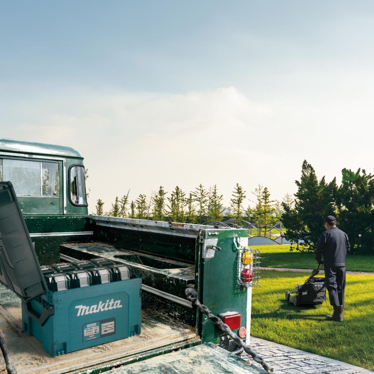 Makita Akku-Ladekoffer 40V max. BCC01 - 8 Steckplätze - XGT - 40V max. - 1914U3-7
