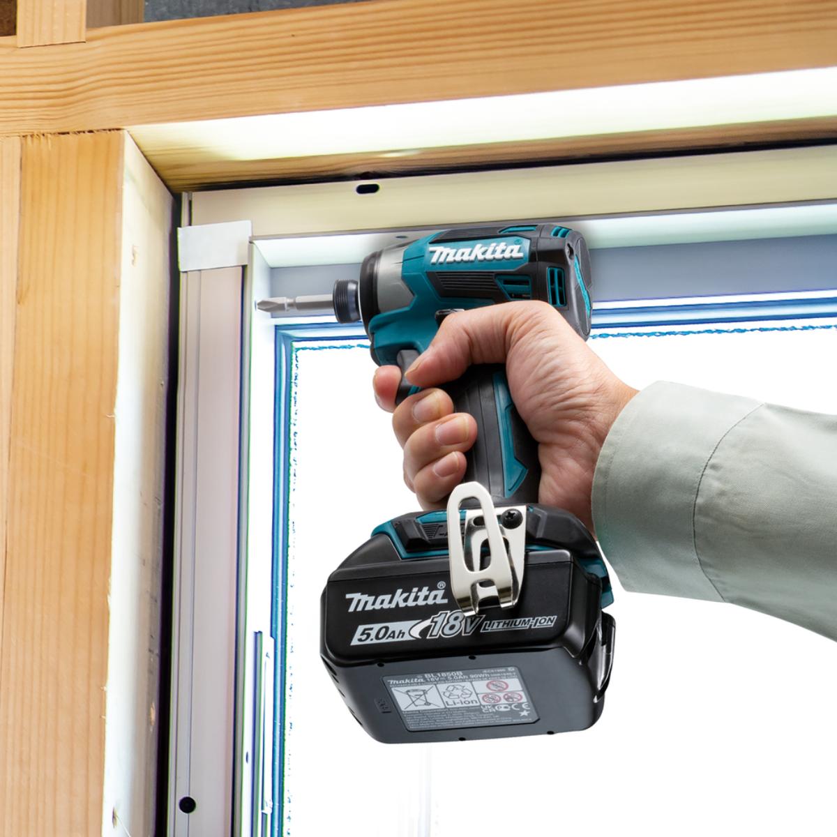 Makita Akku-Schlagschrauber LXT 18V 1/4 Zoll - 180 Nm - 0-3.800 U/min - DTD173RTJ