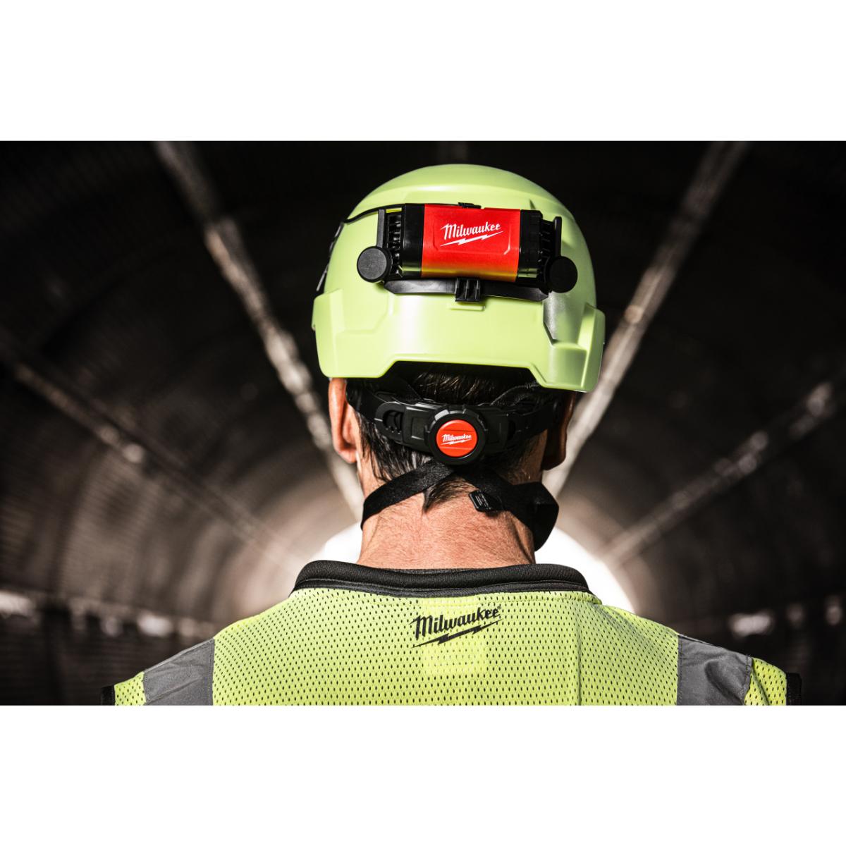 Milwaukee USB-Akku-Stirnlampe L4BOLTHL-301