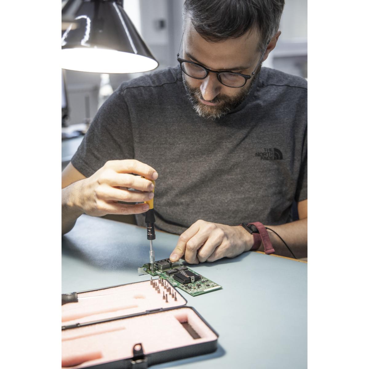 Wiha Drehmoment-Schraubendreher Set TorqueVario -S Micro ESD 0,1-0,6 Nm gemischt 18-teiliges Set variabel einstellbare Drehmomentbegrenzung mit Box
