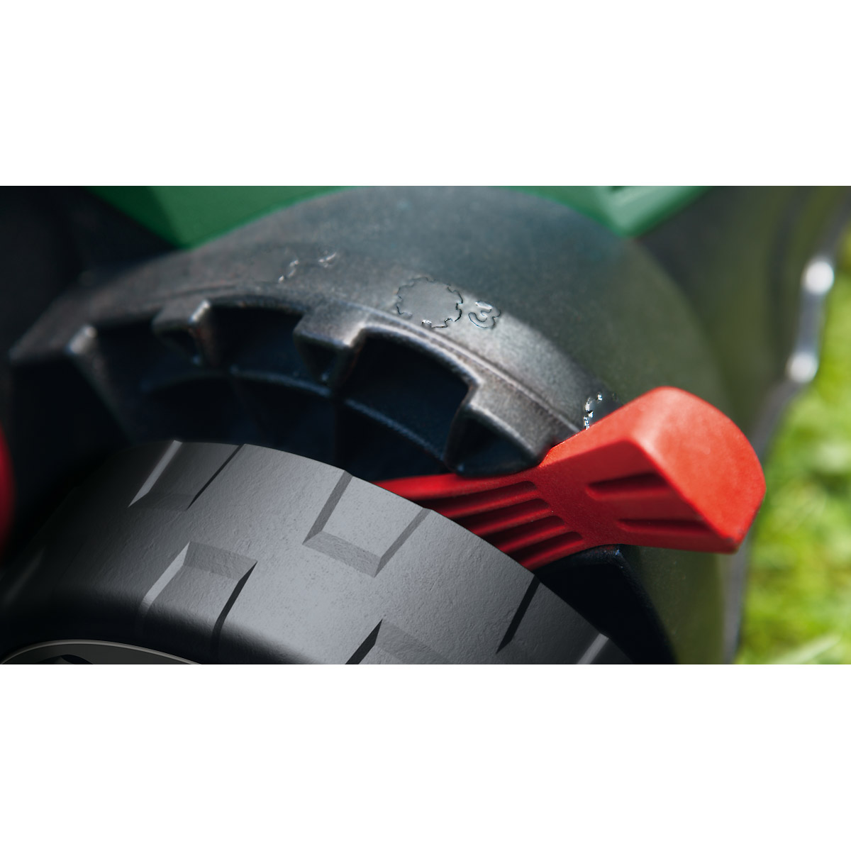 Bosch Rasenlüfter UniversalRake 900