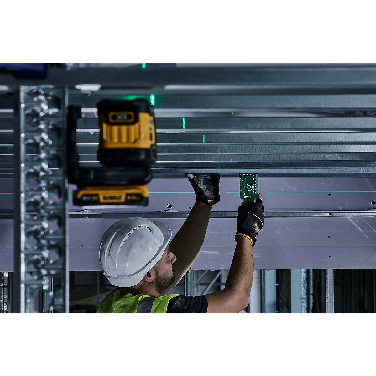 DEWALT Akku-Kreuzlinienlaser Compact 18V grün + Akku + Schnellladegerät