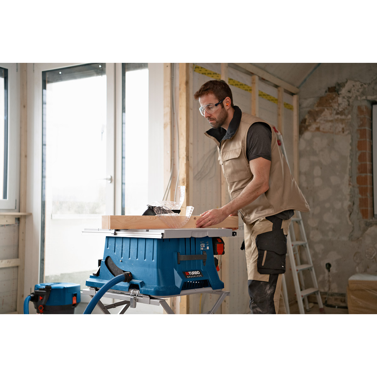 Bosch Akku-Tischkreissäge BITURBO GTS 18V-216