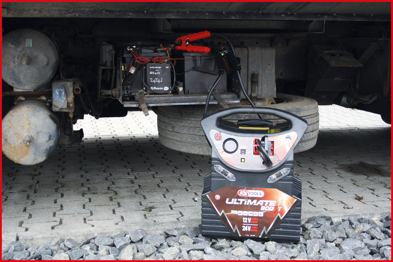 KS Tools 12 V + 24 V Batterie-Booster, mobiles Starthilfegerät 2340 A