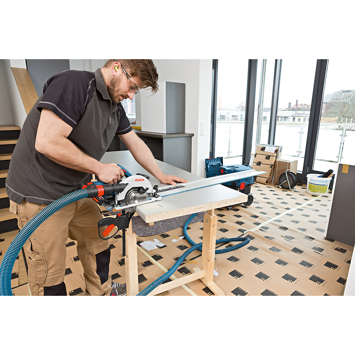 Bosch Akku-Kreissäge GKS 18V-57 G + FSN 1400