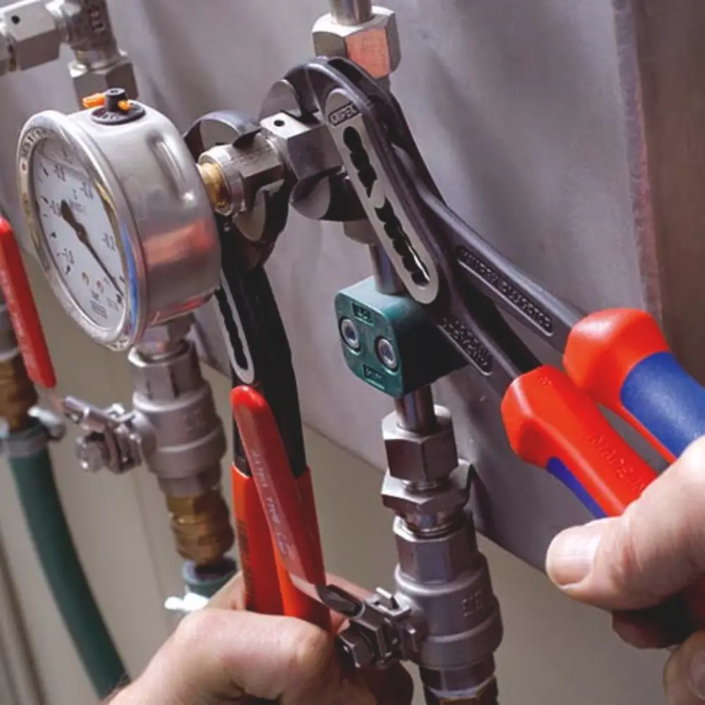 KNIPEX Alligator Wasserpumpenzange mit Mehrkomponenten-Hüllen schwarz atramentiert 180 mm