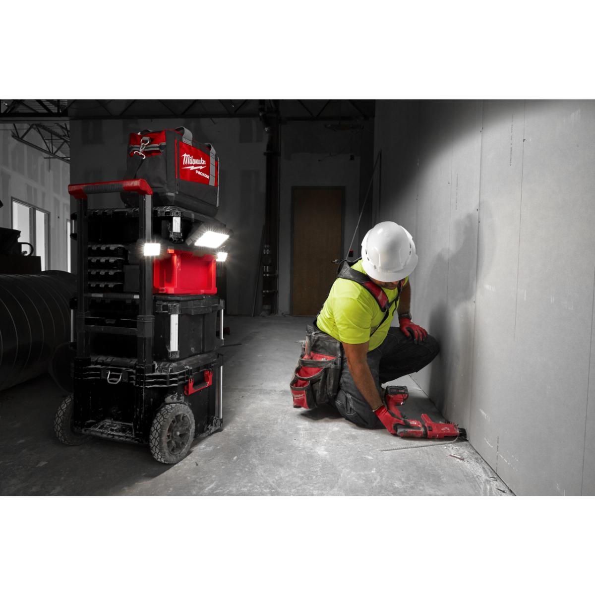 Milwaukee M18™ PACKOUT™ Akku-Leuchte mit Ladefunktion M18 POALC-0