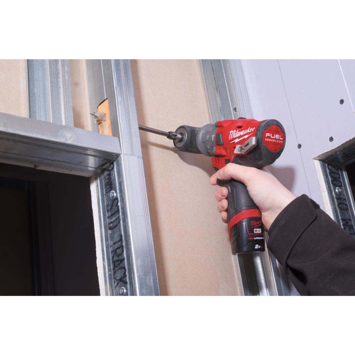Milwaukee M12 FUEL Akku-Kompakt-Schlagbohrschrauber mit Schnellwechselbohrfutter M12 FPDXKIT-202X