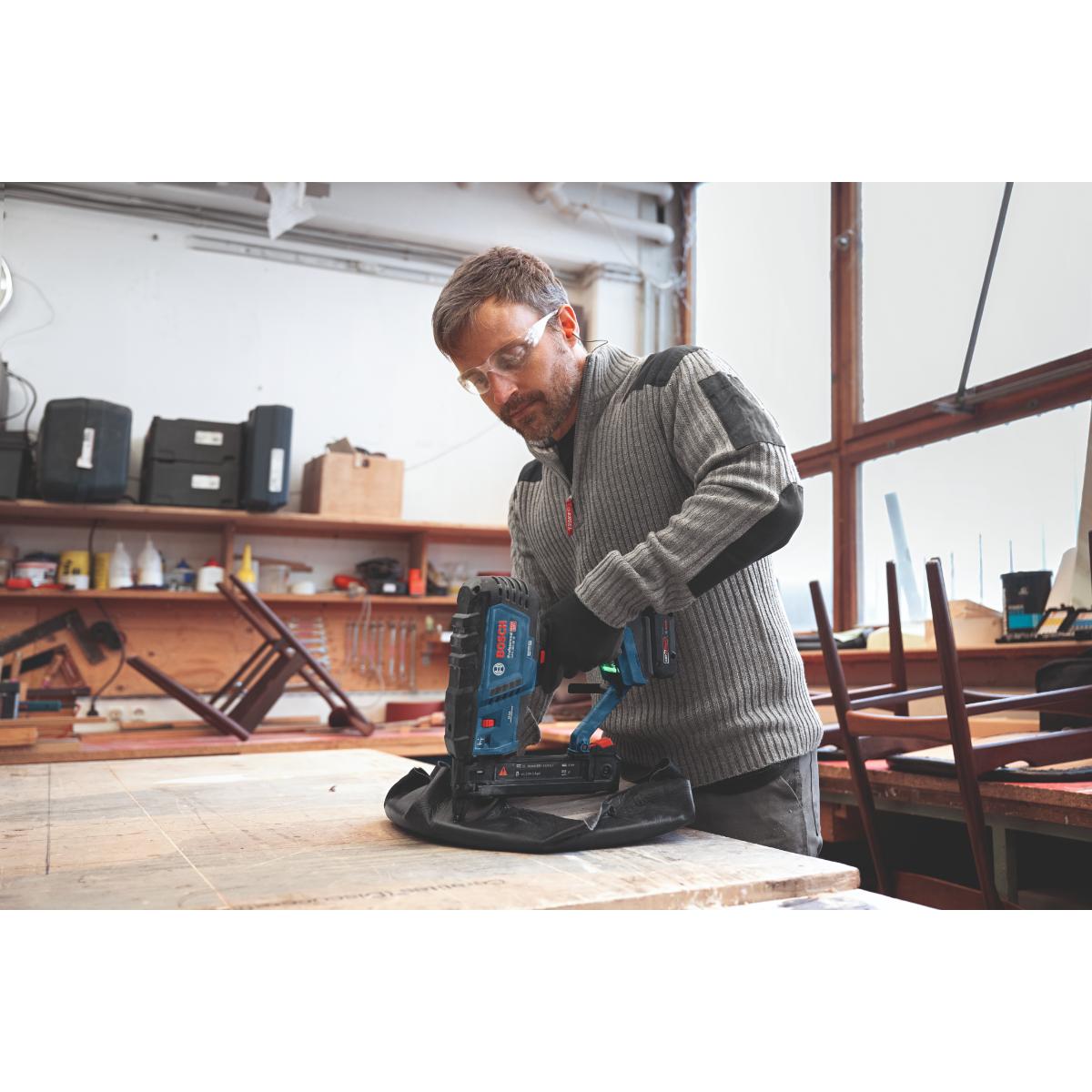 Bosch Akku-Holzklammerer GTH 18V-38 M solo