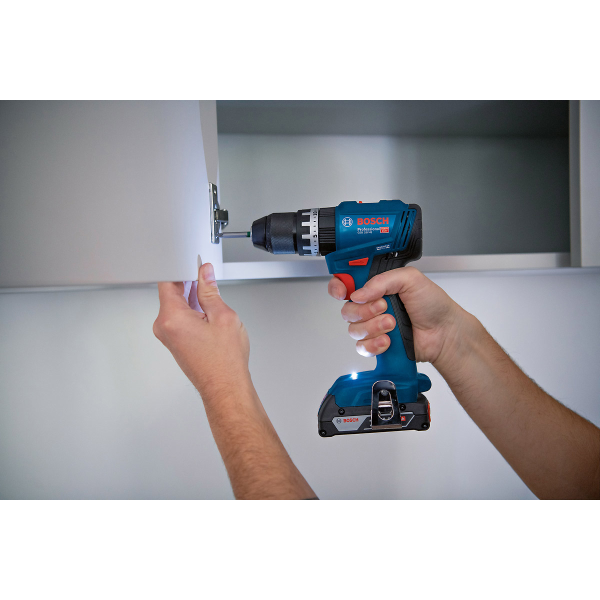 Bosch Schlagbohrschrauber GSB 18V-45 mit 2 x Li-Ion-Akku 2,0 Ah, Ladegerät