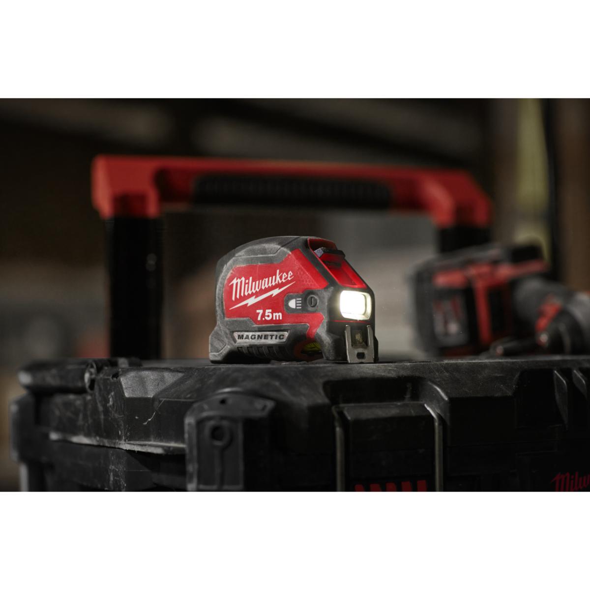 Milwaukee LED Magnetik Bandmaß - 7,5 M, 30mm breit