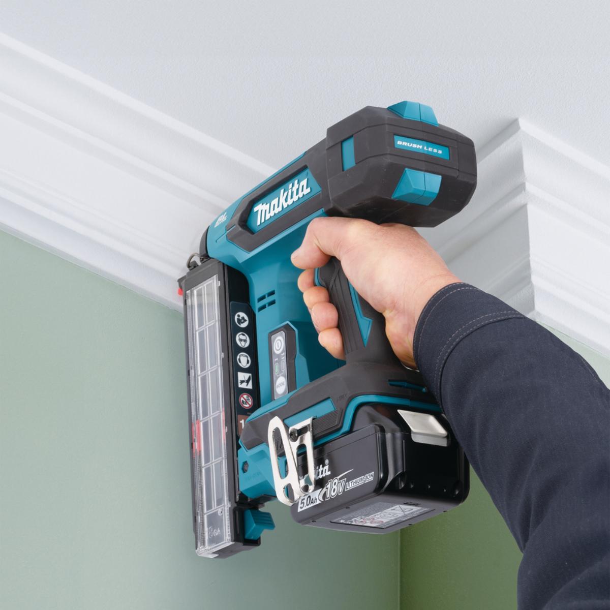 Makita Akku-Stauchkopfnagler 18ga, 15-50 mm