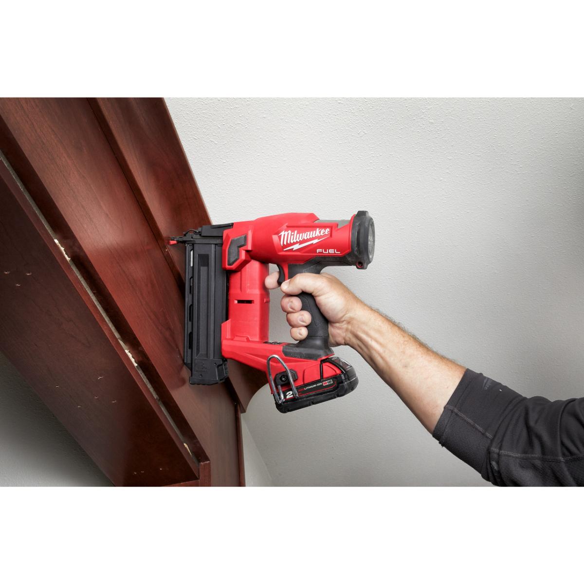 Milwaukee FUEL Akku-Nagler M18 FN18GS-202X