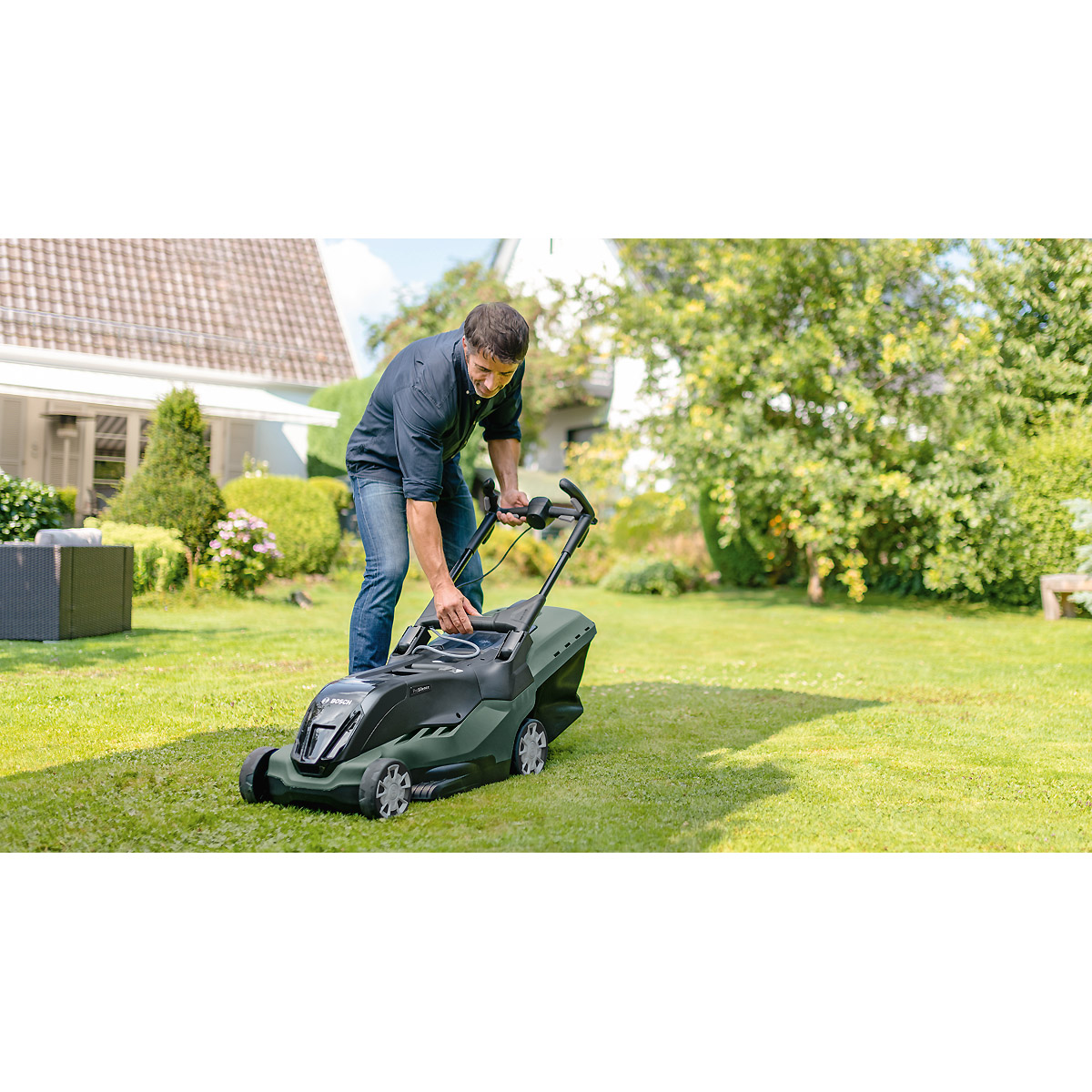Bosch Akku-Rasenmäher AdvancedRotak 36-660, 2x Akkus 36V/2,0 Ah, Ladegerät AL 3620 CV