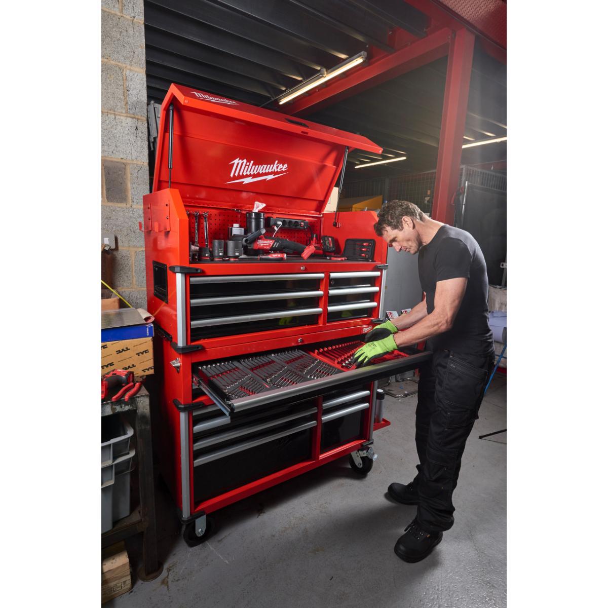 Milwaukee TOOLGUARD™ Werkstattwagen 117 cm / 46" mit 10 Schubladen