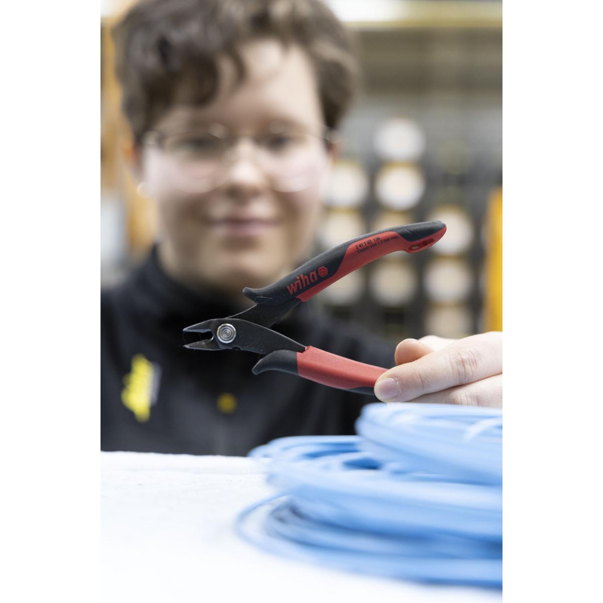 Wiha Seitenschneider Electronic breiter, spitzer Kopf ohne Wate - Blisterverpackung