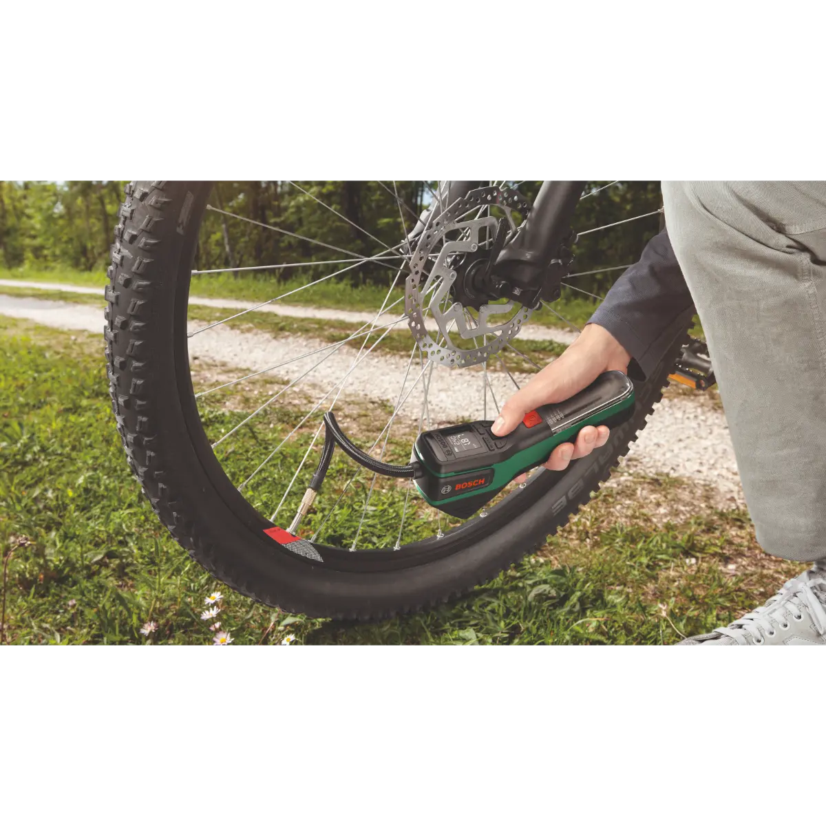 Bosch Akku-Druckluftpumpe PNEO, Fahrradtasche