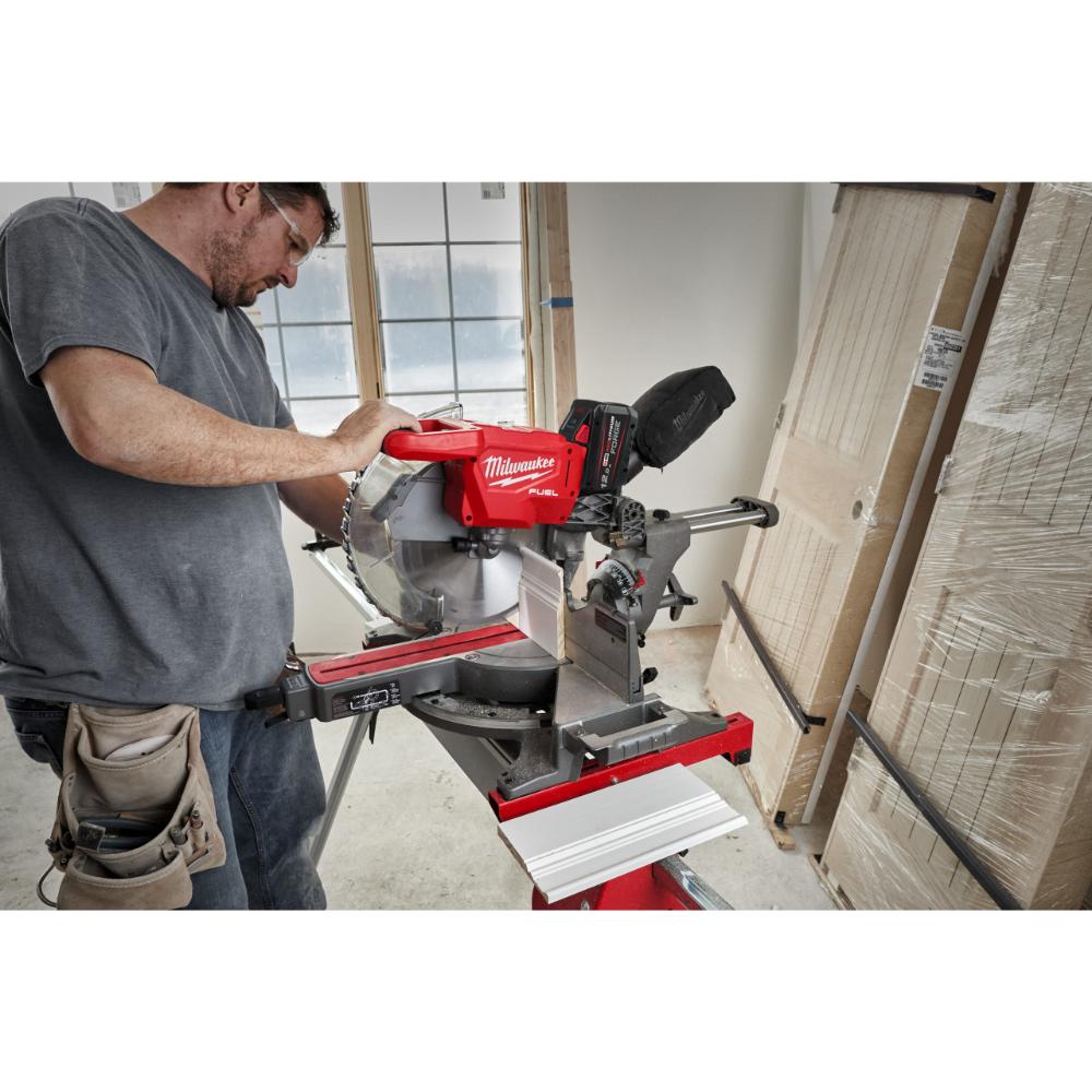 Milwaukee M18 FUEL Akku-Kapp-und Gehrungssäge M18FMS305-121