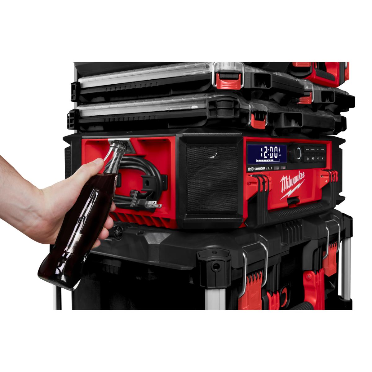 Milwaukee PackOut Netz-/Akku-Radio mit Ladefunktion M18 PRCDAB+-0