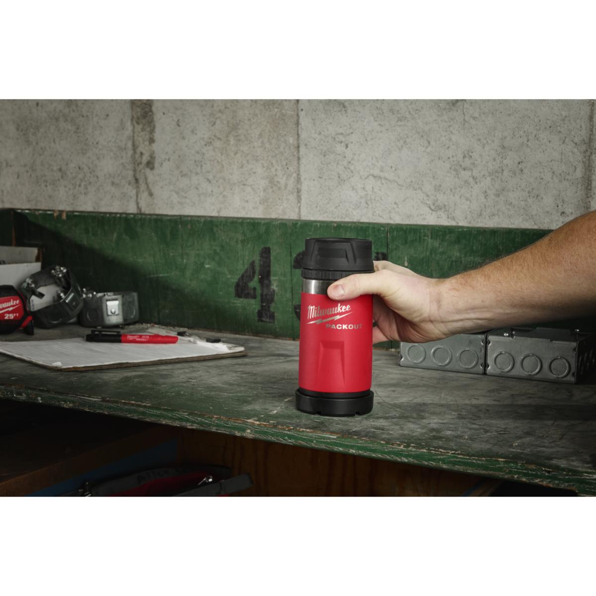 Milwaukee ﻿PACKOUT Isolierbecher mit Trinkdeckel
