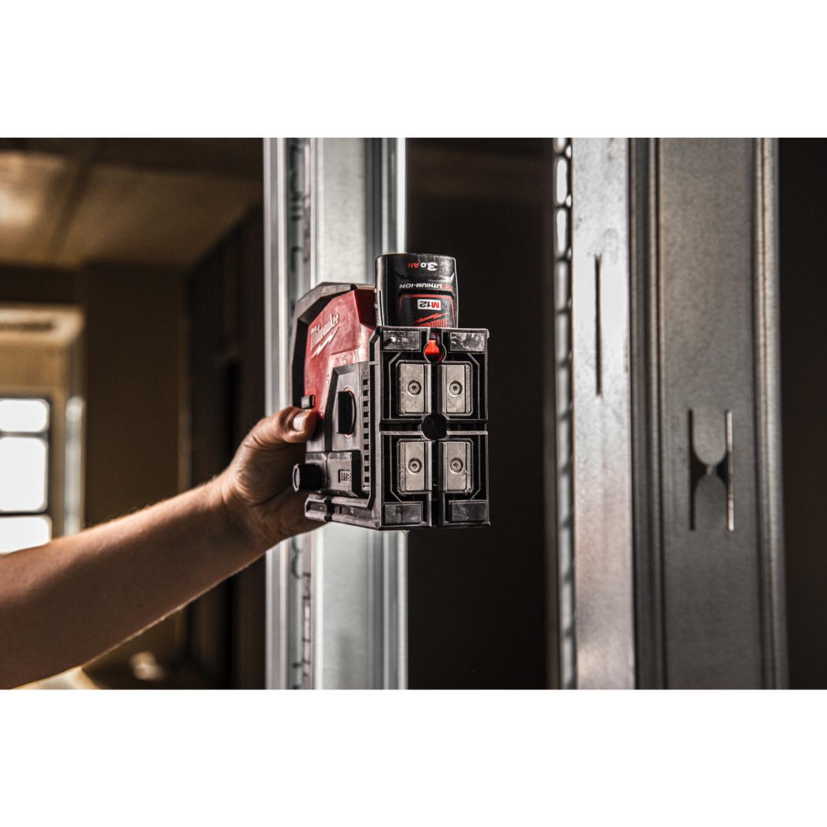 Milwaukee Kreuzlinienlaser mit Lotfunktion M12 CLLP-301C