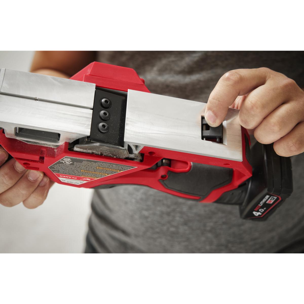 Milwaukee M12BLP-402X Akku-Hobel
