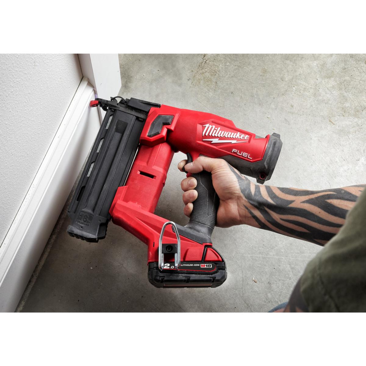 Milwaukee FUEL Akku-Nagler M18 FN18GS-202X