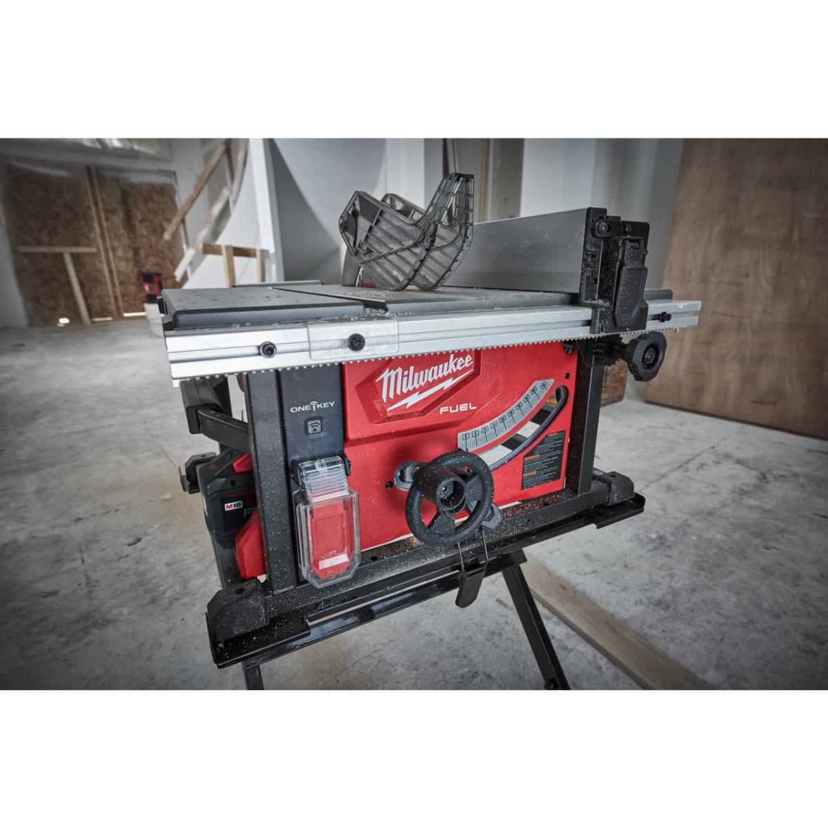 Milwaukee FUEL Akku-Tischkreissäge M18 FTS210-121B