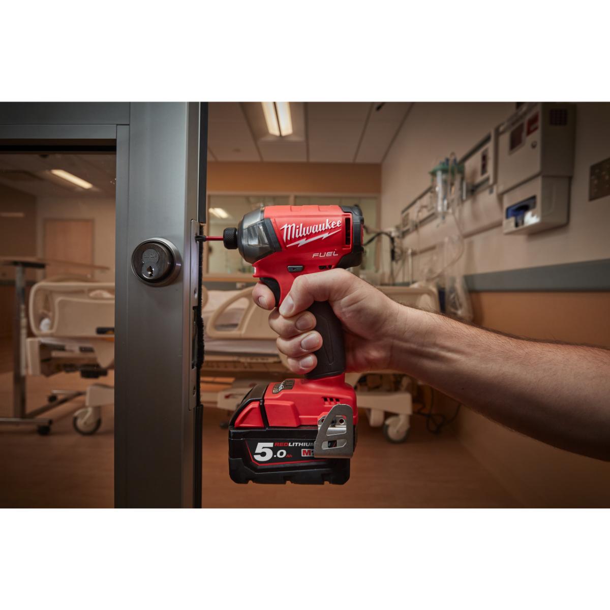 Milwaukee FUEL Akku-Impulsschrauber 1/4" Hex M18 FQID-502X