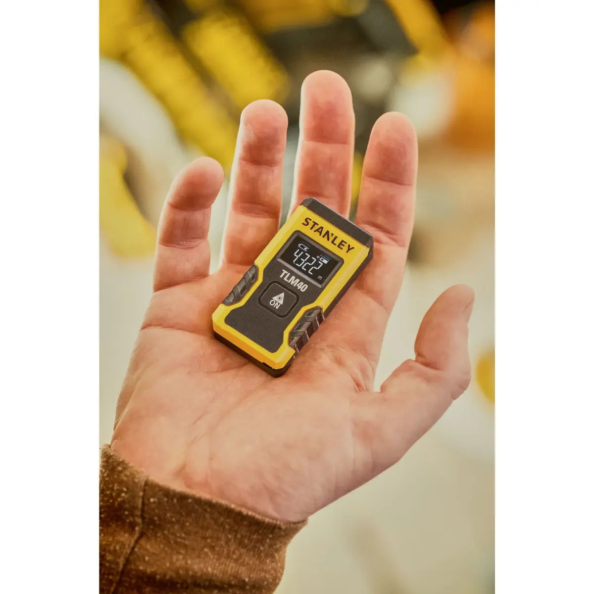 STANLEY Laserentfernungsmesser bis 12m im praktischen Taschenformat, schwarzes Display
