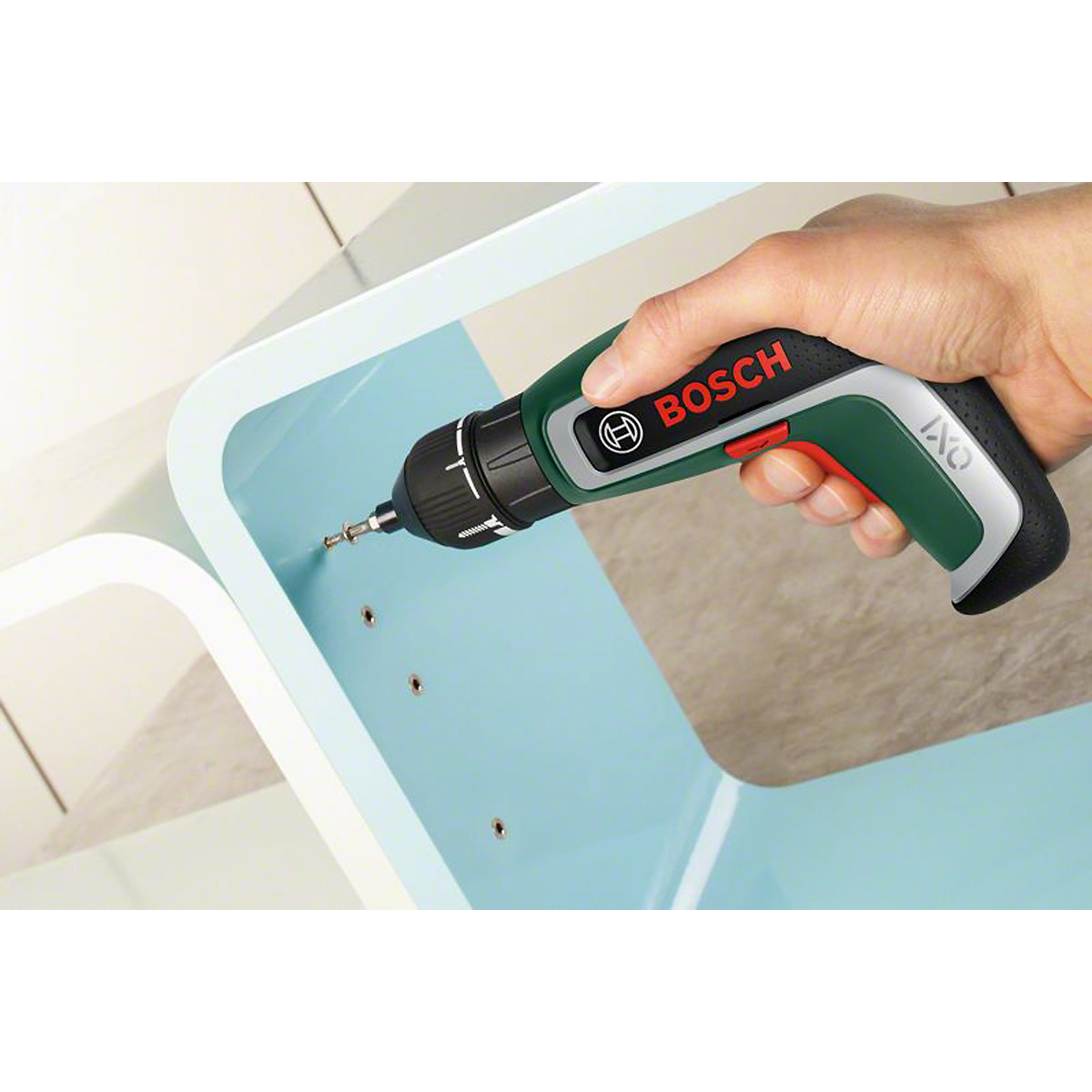 Bosch Akku-Schrauber IXO 7 mit 10 Stand. Bits u. Aufbewahrungsbox