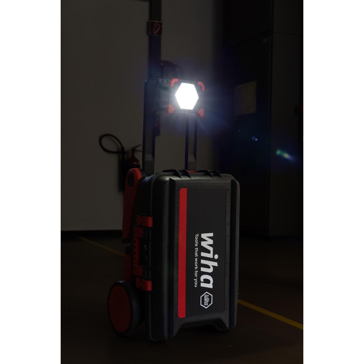 Wiha Akku-Baustrahler 30W, 3.000 lm mit USB-C-Ladekabel