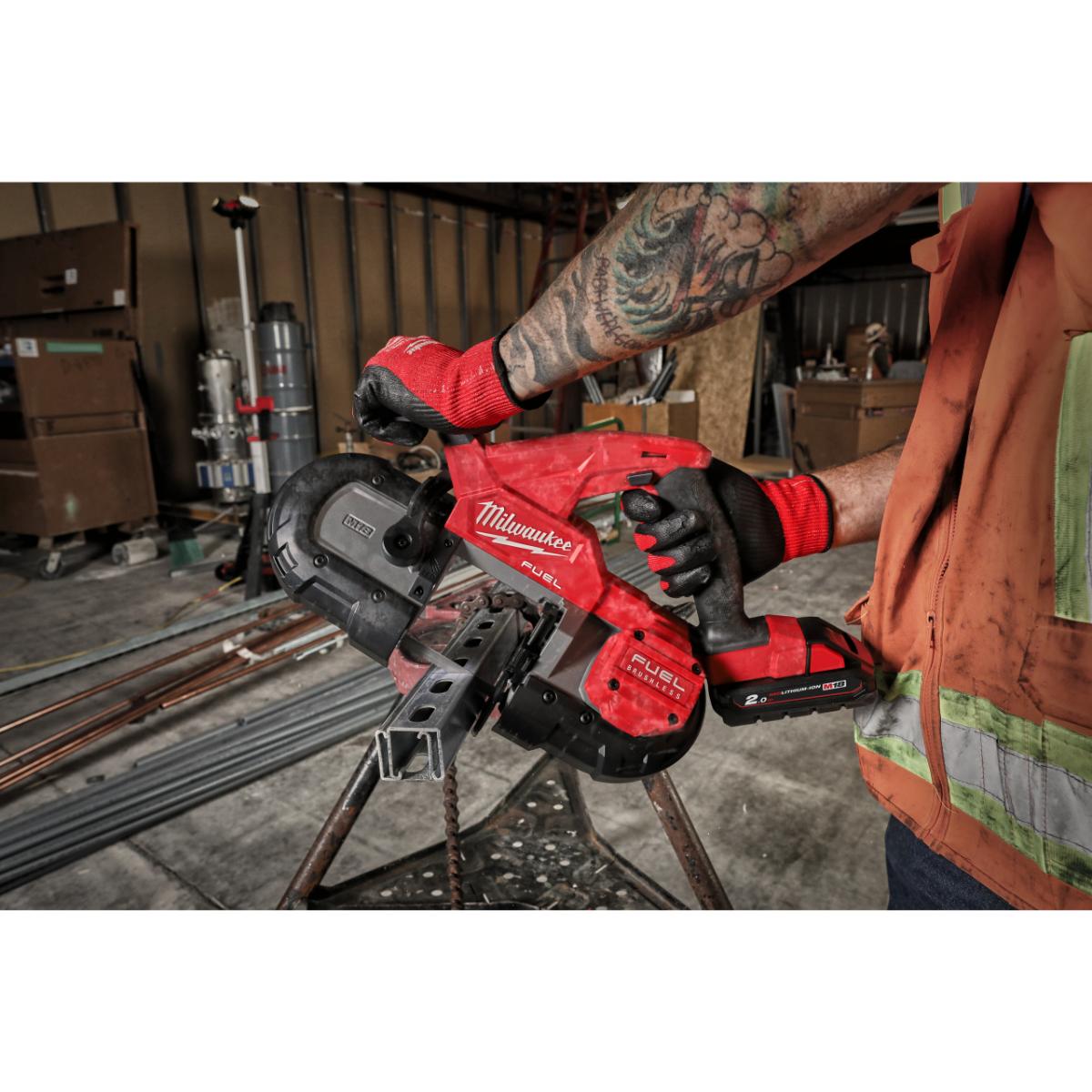 Milwaukee FUEL Akku-Bandsäge M18 FBS85-202C