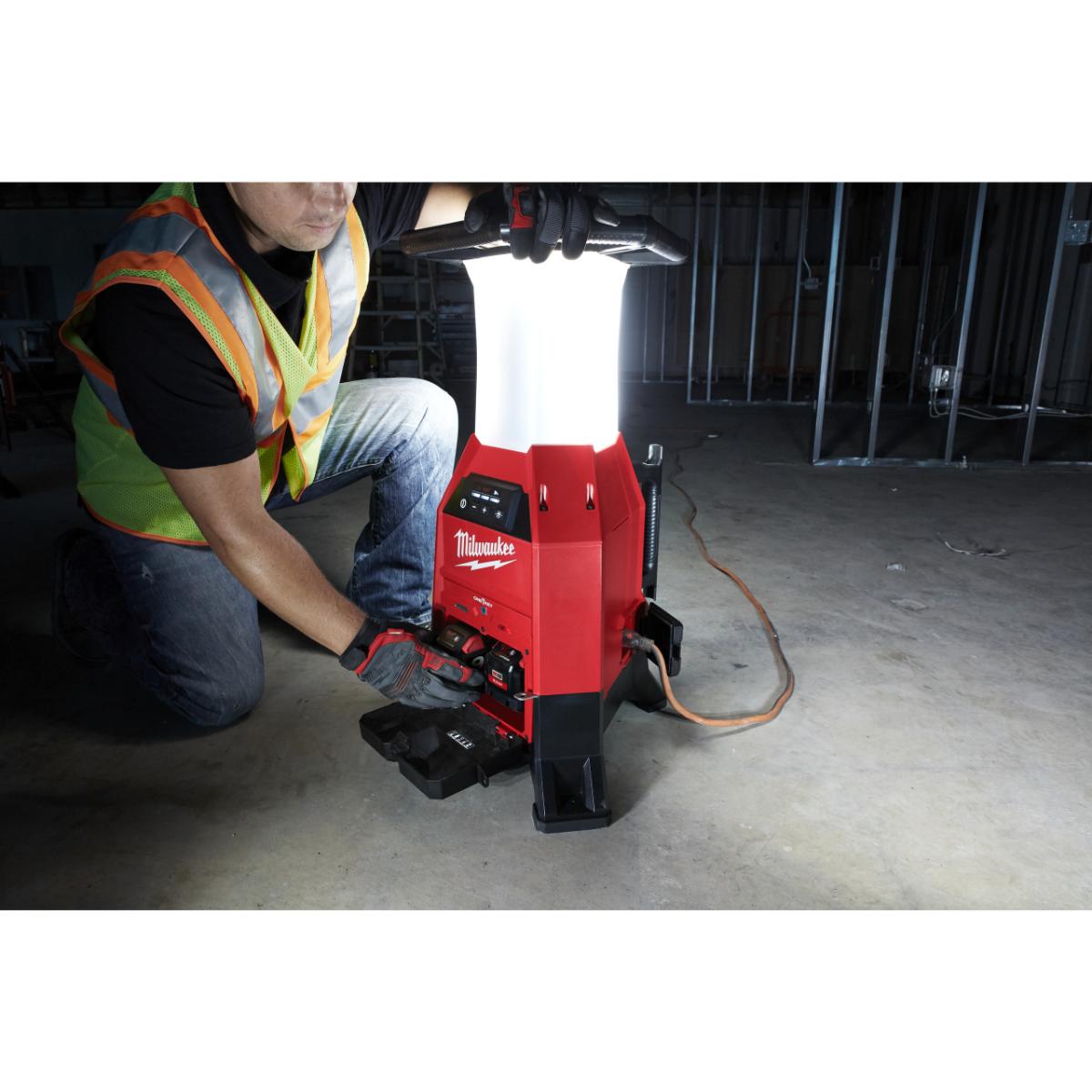 Milwaukee M18™ ONE-KEY™ Akku-Standleuchte M18 ONESLDP-0