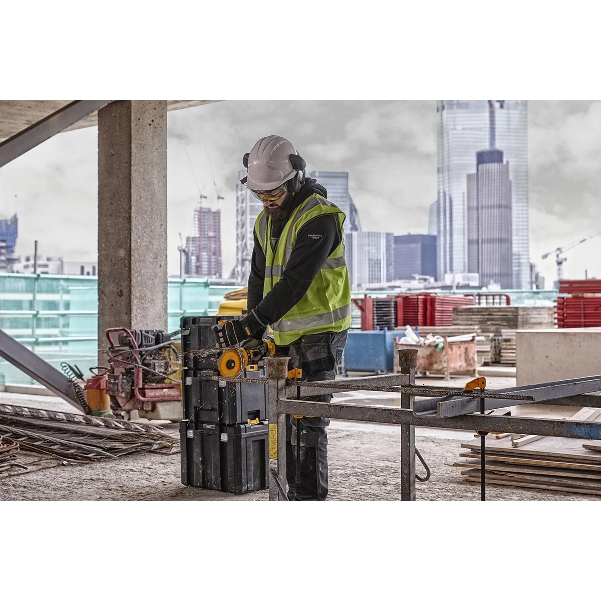 DEWALT DCG418N-XJ XR FlexVolt 54 Volt Winkelschleifer 125mm &. Batterien und Ladegerät - Im Karton