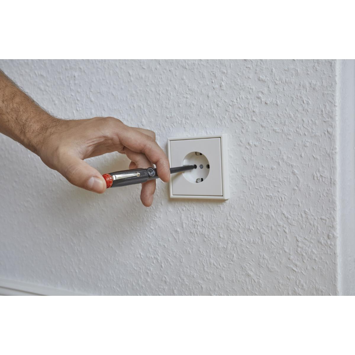 Wiha Spannungsprüfer 150-250 Volt Schlitz schwarz, mit Ansteckclip